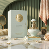 Een luxueuze lifestyle-opname van de Juman Exclusive 100 ml fles en geschenkdoos, gestileerd op een marmeren oppervlak met parels, rozenblaadjes en decoratieve accenten.