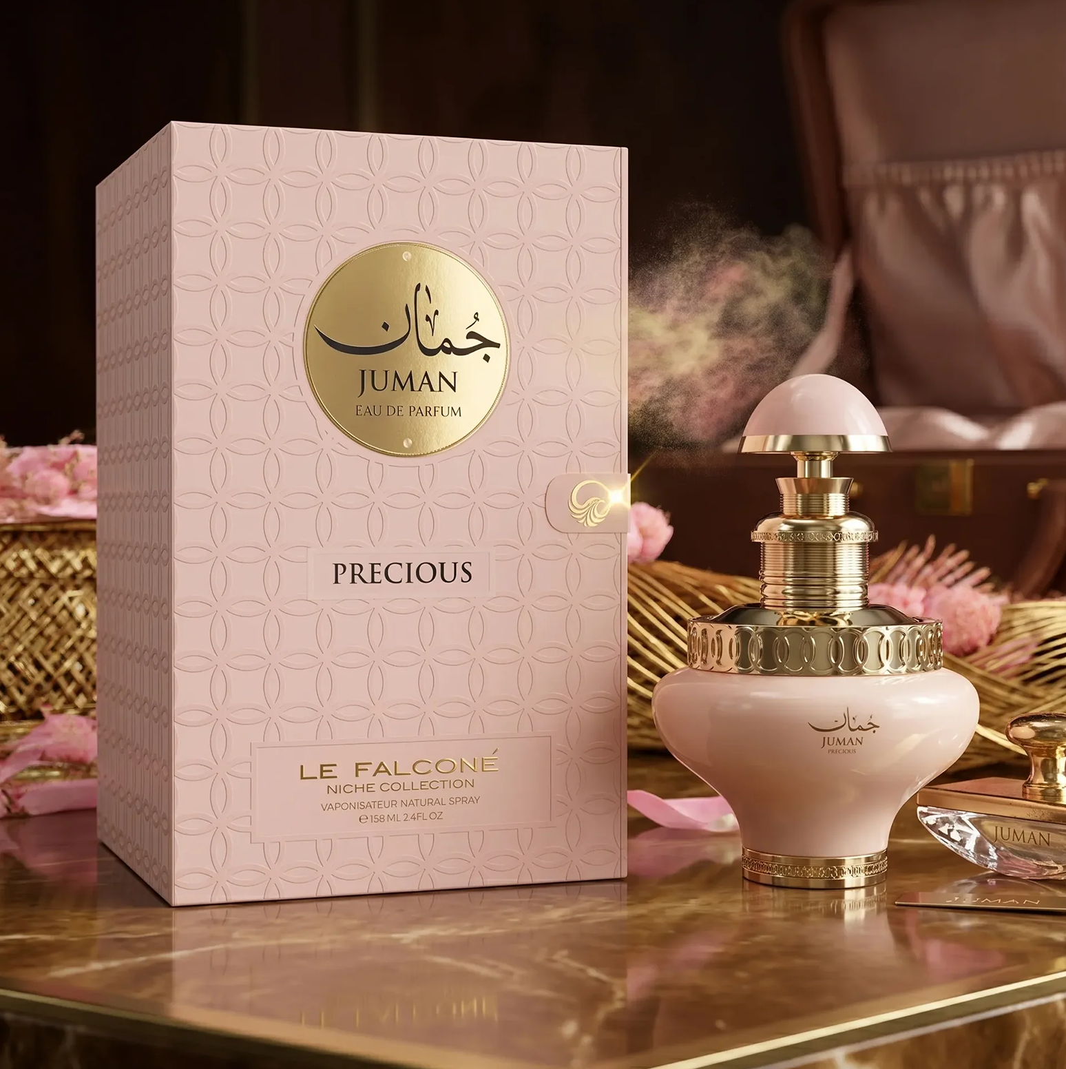 Een luxueuze productpresentatie van Juman Precious Eau de Parfum, met de zachtgekleurde flacon van 100 ml naast de sierlijke geschenkdoos met patroon op een elegant marmeren oppervlak.