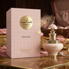 Een luxueuze productpresentatie van Juman Precious Eau de Parfum, met de zachtgekleurde flacon van 100 ml naast de sierlijke geschenkdoos met patroon op een elegant marmeren oppervlak.