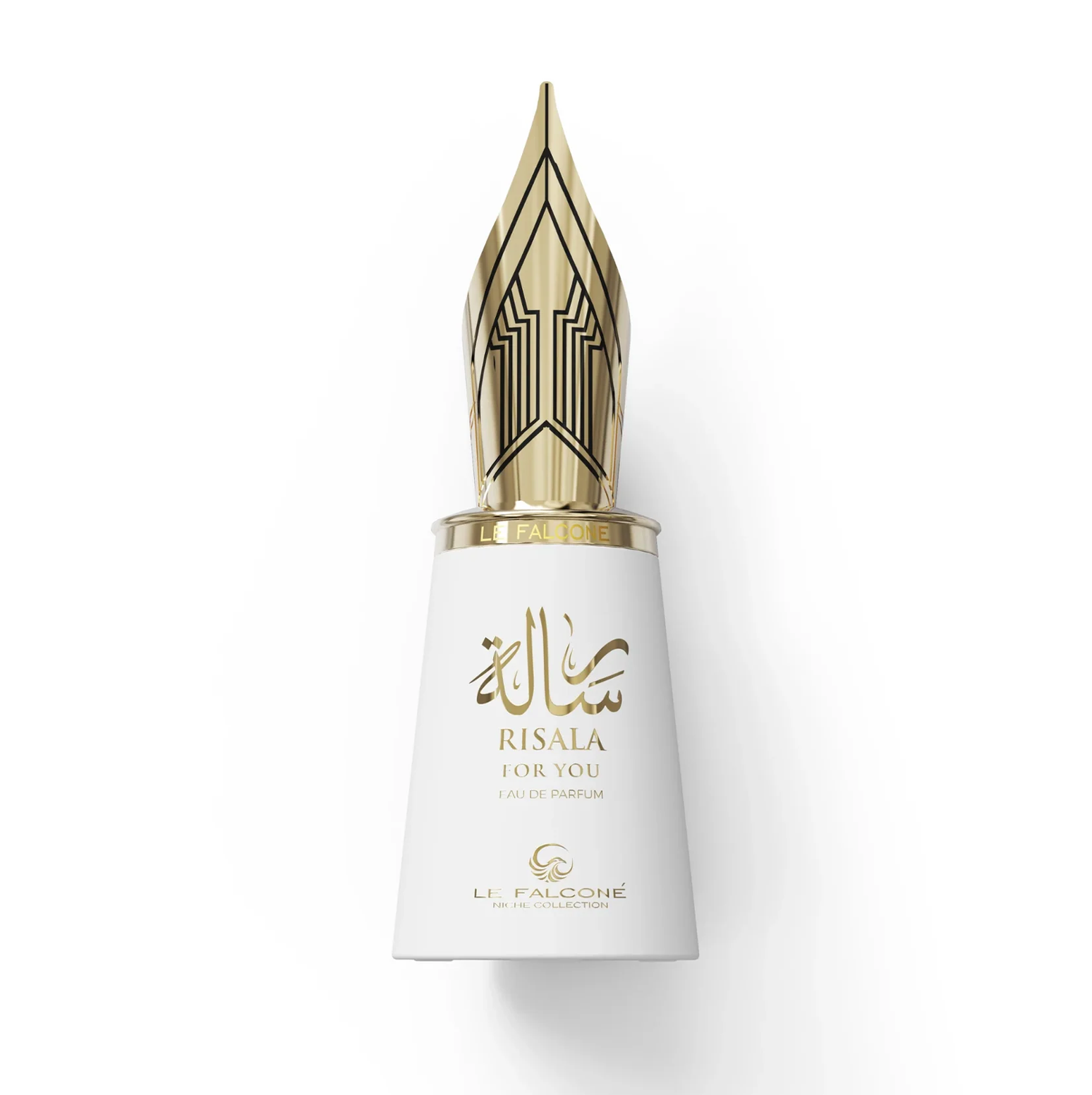 Close-up van de Le Falconé Risala For You 100ml flacon met een gouden vulpen-nib dop. Een studio-opname van de Risala For You 100ml parfumfles, met de nadruk op de slanke witte body en de ingewikkelde, sculpturale gouden vulpenpuntdop die deze unieke nichegeur definieert.